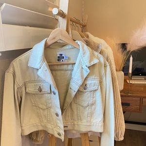 Cropped Crème Denim Jacket